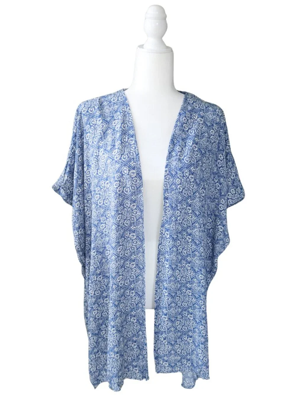 FOREVER 21 Blue & White Paisley Medallion Boho Kimono Cardigan - Size Medium